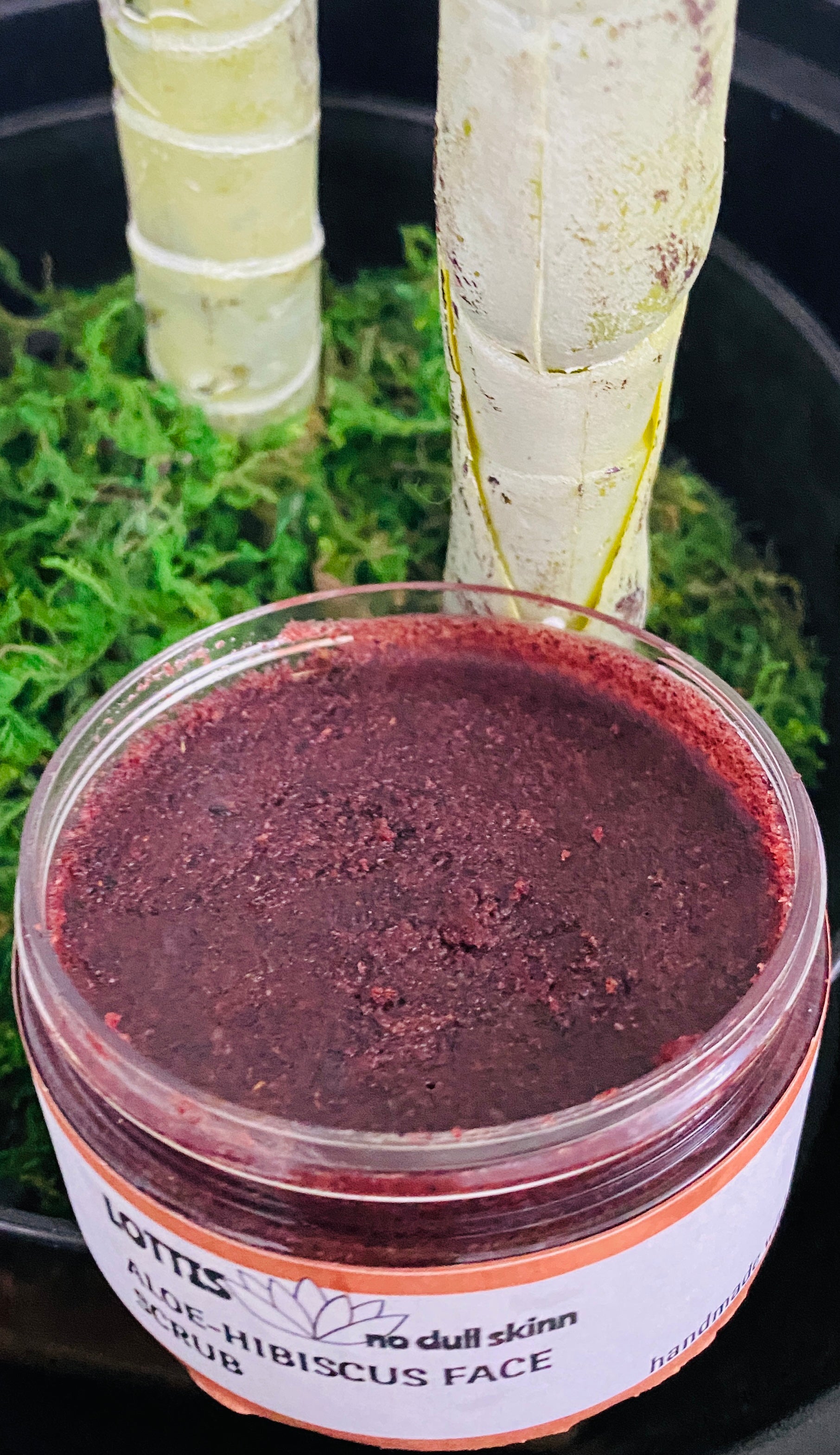 Aloe-Hibiscus face scrub